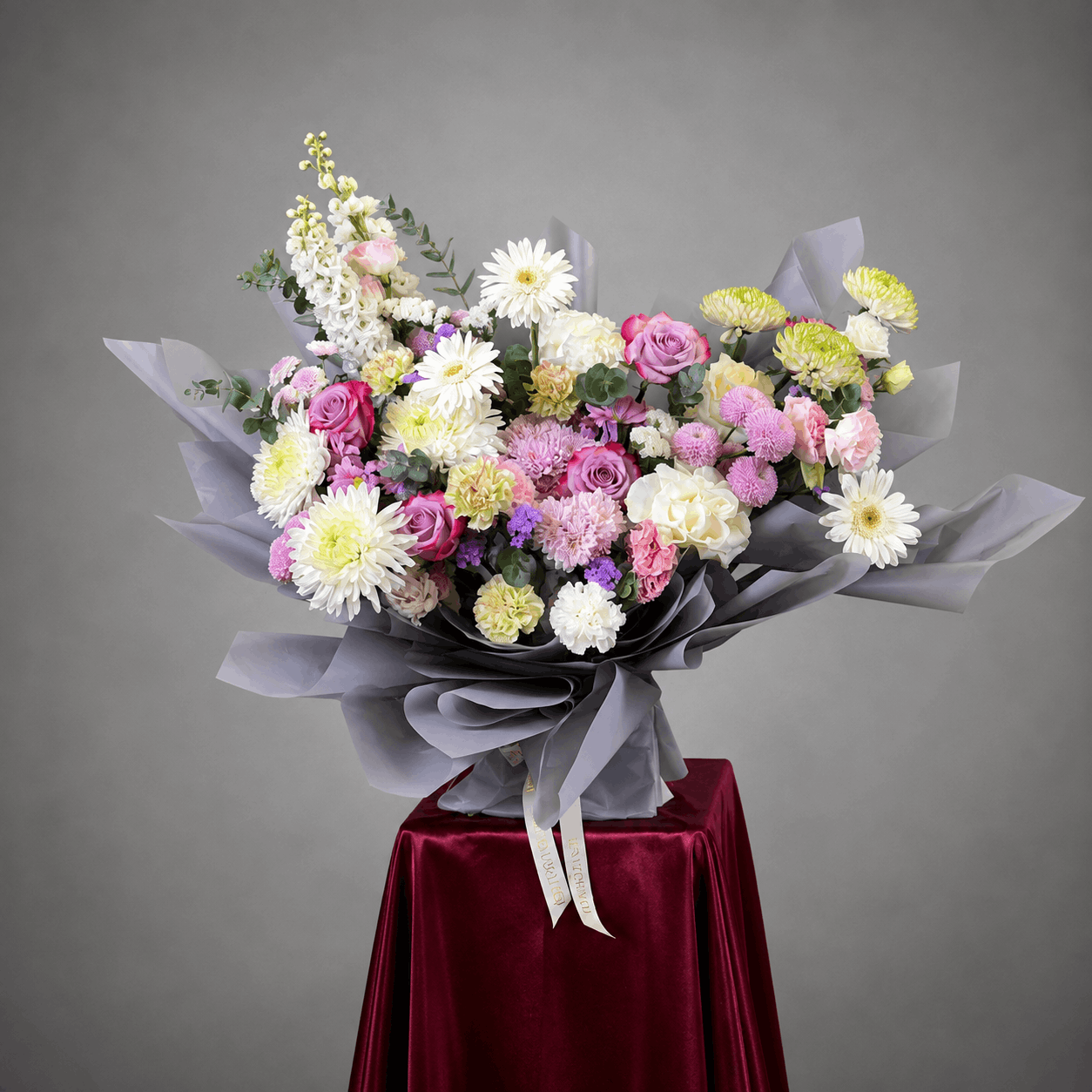 Grand Wildflower Bouquet – Charcoal Grey Wrap
