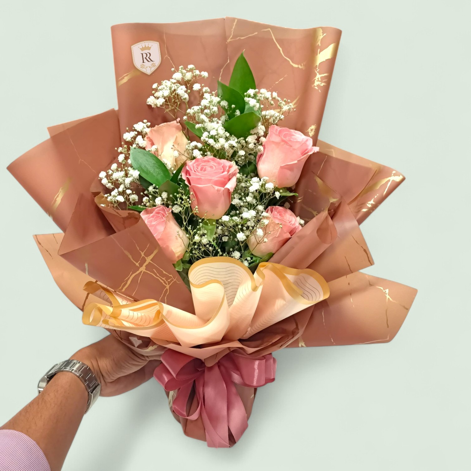 Elegant Pink Rose Bouquet with Baby’s Breath
