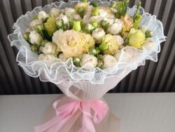 White Whisper: Roses & Eustoma