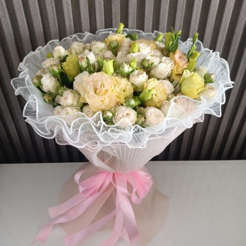 White Whisper: Roses & Eustoma