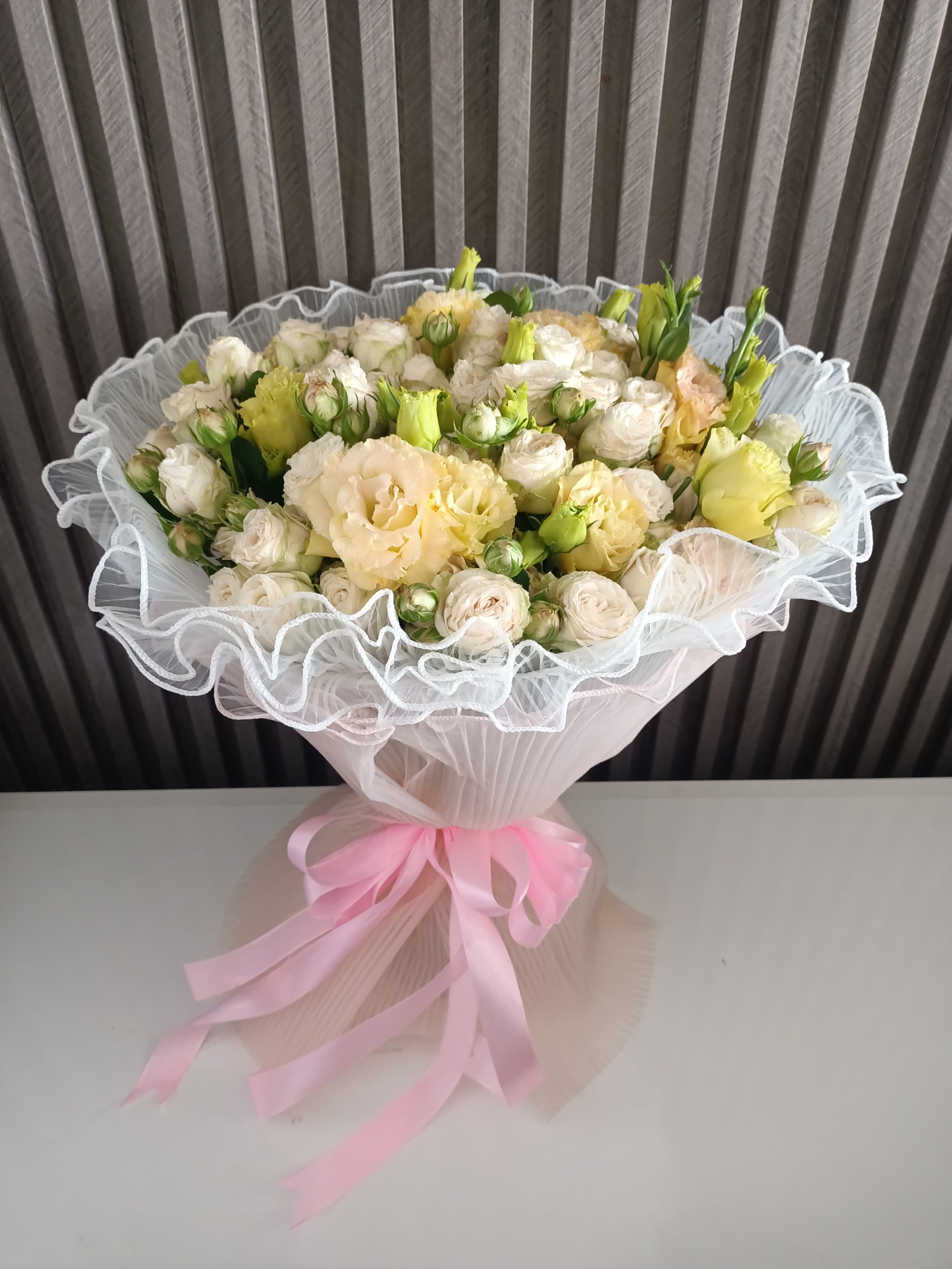 White Whisper: Roses & Eustoma