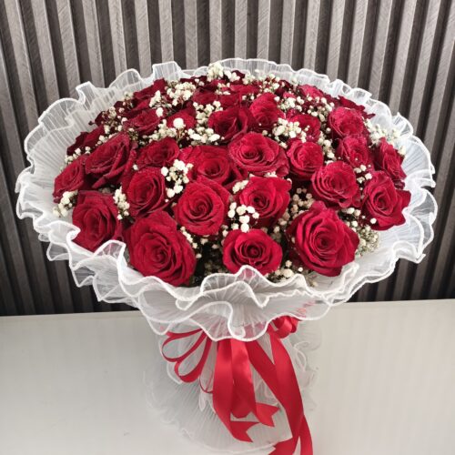 Crimson Kiss: Red Roses & Baby's Breath