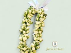 Ivory Rose Garland: Delicate White Blooms