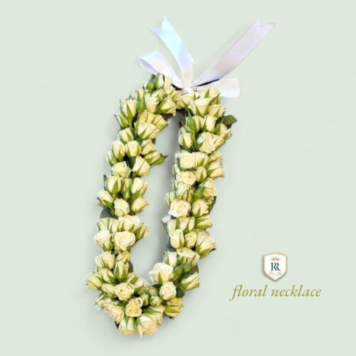 Ivory Rose Garland: Delicate White Blooms