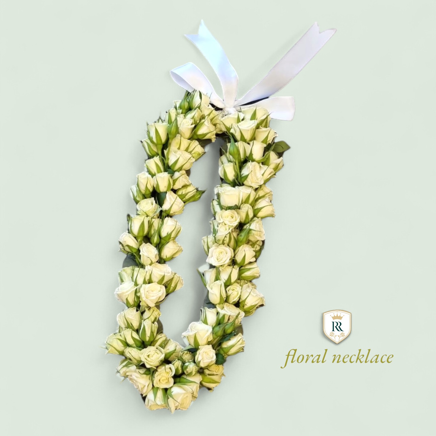 Ivory Rose Garland: Delicate White Blooms